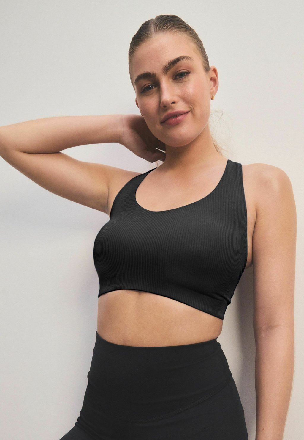 Спортивный бюстгальтер средней поддержки Next, черный
Спортивный бюстгальтер средней поддержки Next, черный