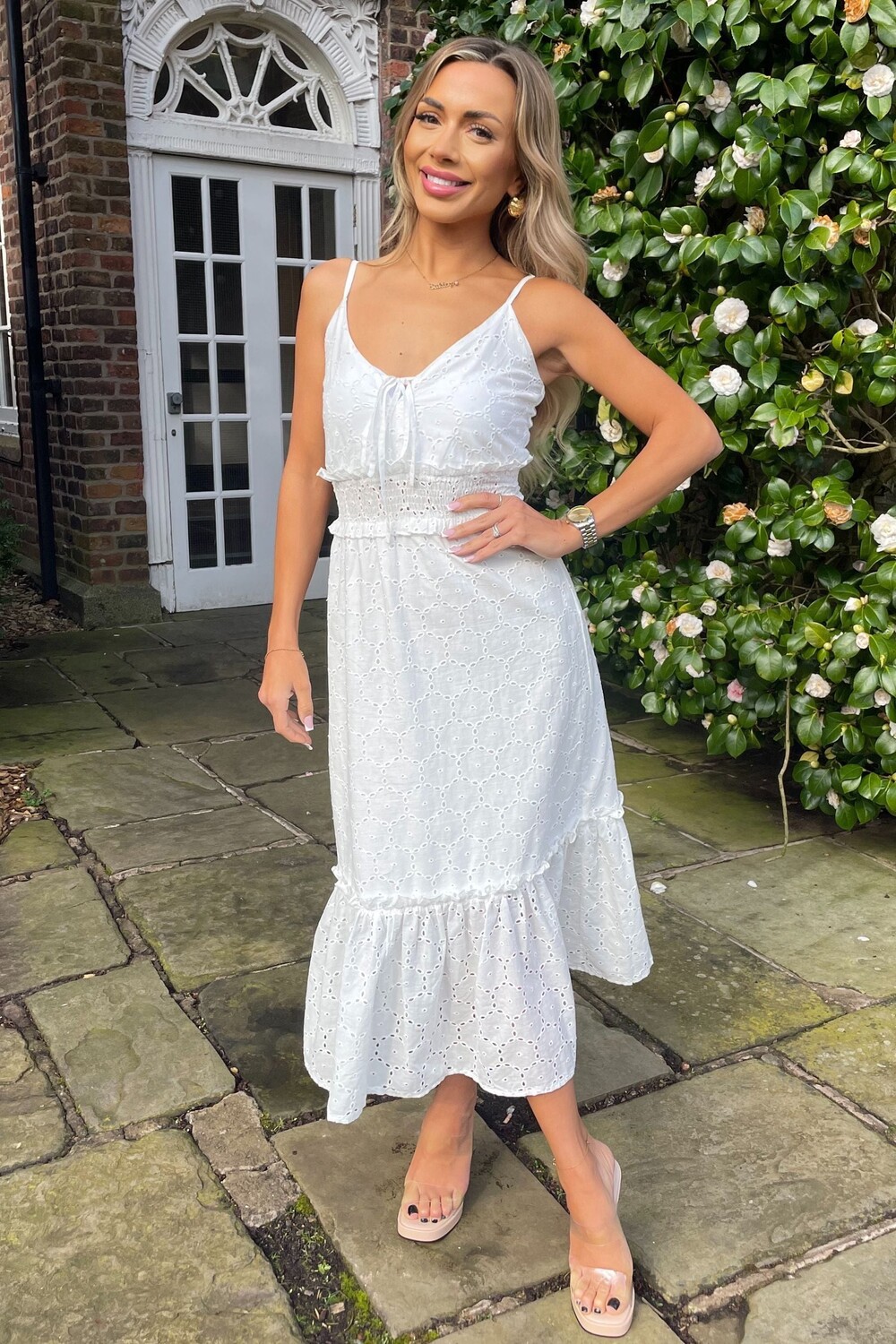 Платье миди с английской вышивкой и воланами по подолу Ax Paris, белый
Платье миди с английской вышивкой и воланами по подолу Ax Paris, белый