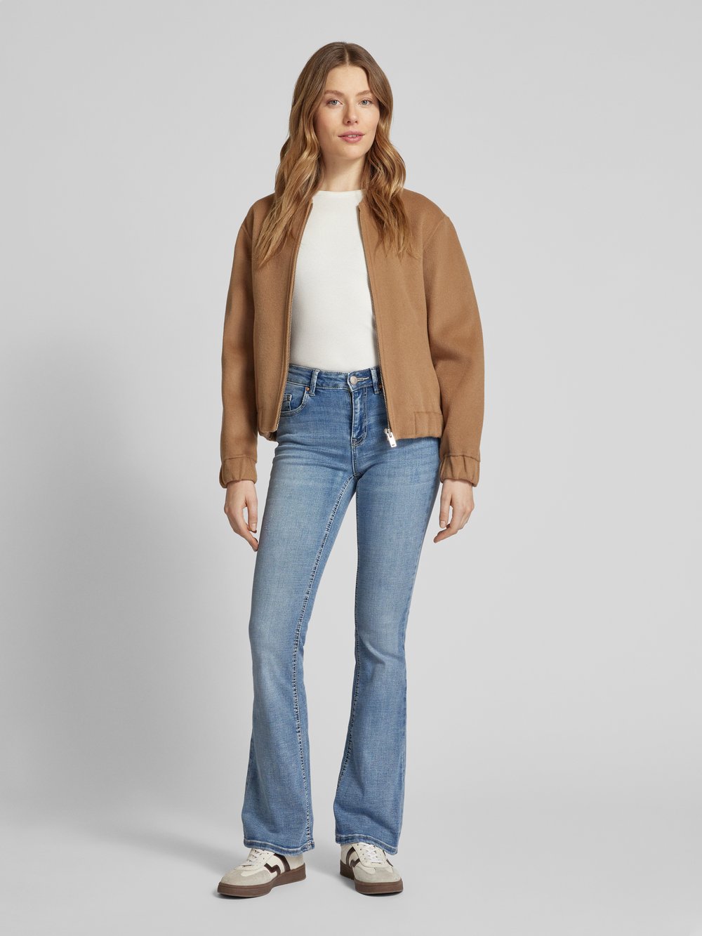 Джинсы облегающего кроя bootcut из хлопковой смеси, модель «FLASH» Vero Moda, светло-голубой
Джинсы облегающего кроя bootcut из хлопковой смеси, модель «FLASH» Vero Moda, светло-голубой