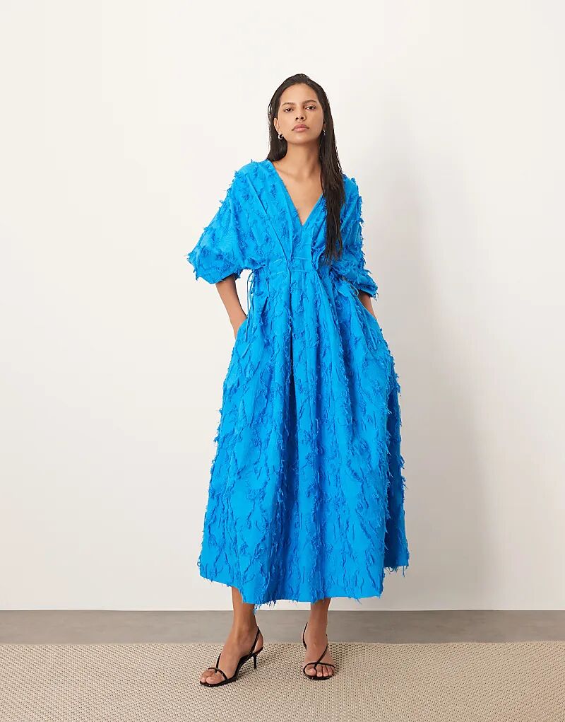 Платье миди ARRANGE с фактурной завязкой на талии и складками, ярко-синего цвета
Платье миди ARRANGE с фактурной завязкой на талии и складками, ярко-синего цвета