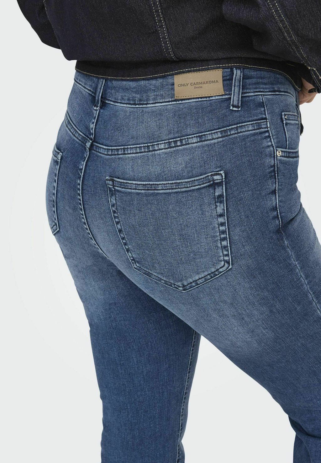 Расклешенные джинсы CARWILLY ONLY Carmakoma, синий деним
Расклешенные джинсы CARWILLY ONLY Carmakoma, синий деним