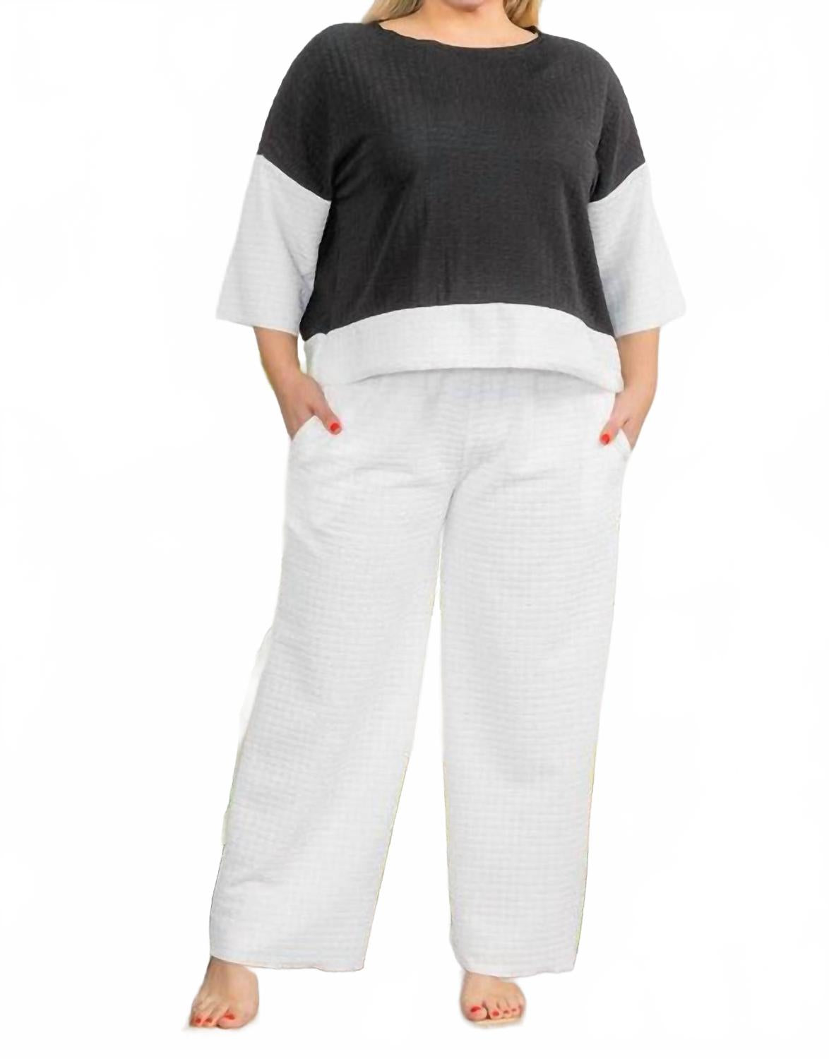 Уютный текстурированный комплект из двух предметов в бело-черном цвете Karen T Design
Уютный текстурированный комплект из двух предметов в бело-черном цвете Karen T Design