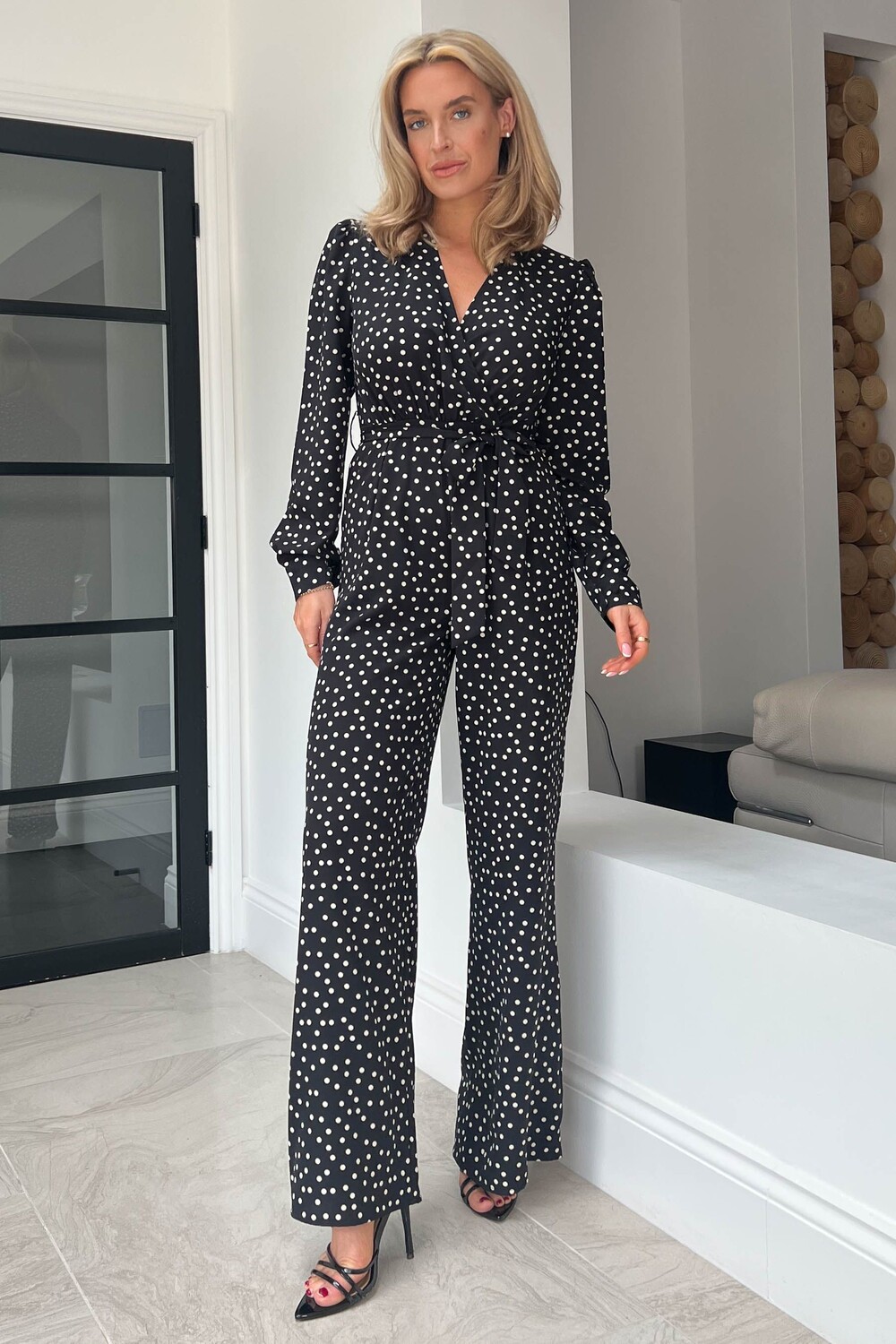 Комбинезон ария с длинными рукавами широкими штанинами и V-образным вырезом Girl In Mind, черный 
Комбинезон ария с длинными рукавами широкими штанинами и V-образным вырезом Girl In Mind, черный