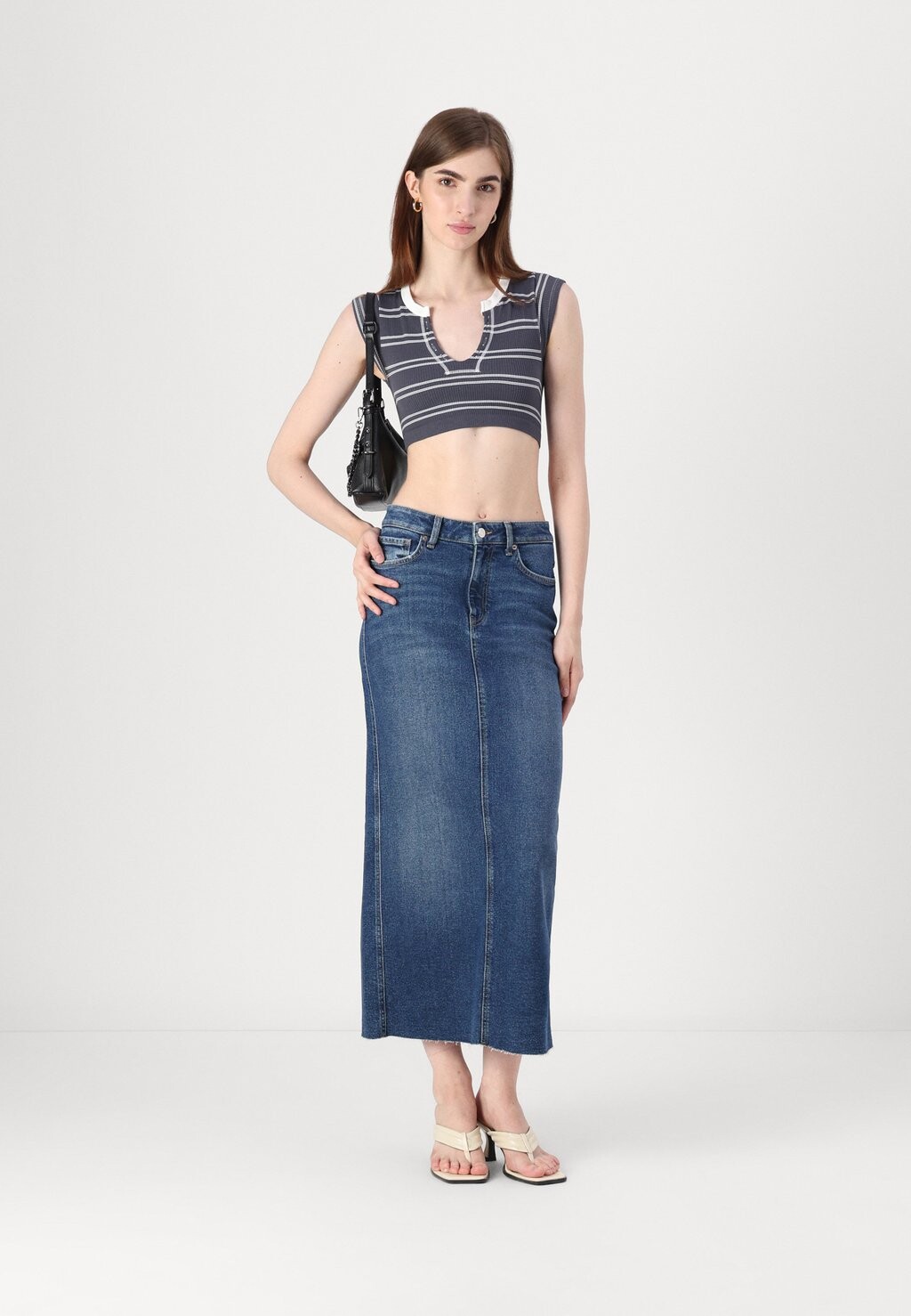 Юбка из денима ONLGOLDIE SKIRT ONLY, темно-синий деним
Юбка из денима ONLGOLDIE SKIRT ONLY, темно-синий деним