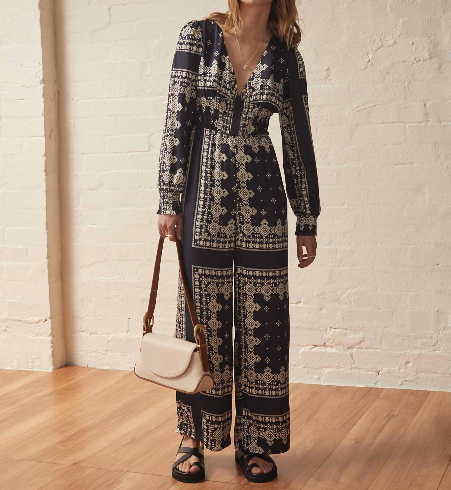 Карлита комбинезон в шарфе Номи Sancia, Nomi Scarf
Карлита комбинезон в шарфе Номи Sancia, Nomi Scarf