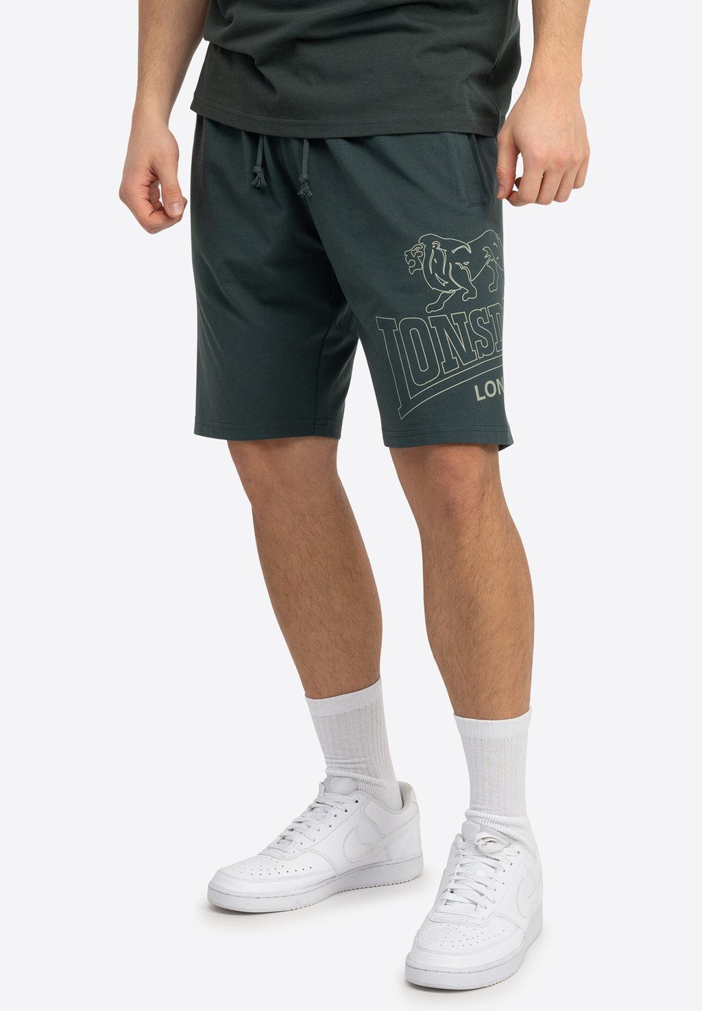 Шорты NORMALE PASSFORM CHILLEY - Tracksuit bottoms Lonsdale, зеленый
Шорты NORMALE PASSFORM CHILLEY - Tracksuit bottoms Lonsdale, зеленый