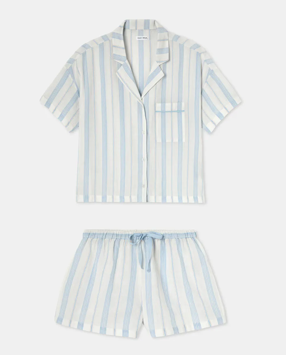 Женский короткий комплект пижамы в полоску с люрексом Easy Wear, светло-голубой 
Женский короткий комплект пижамы в полоску с люрексом Easy Wear, светло-голубой