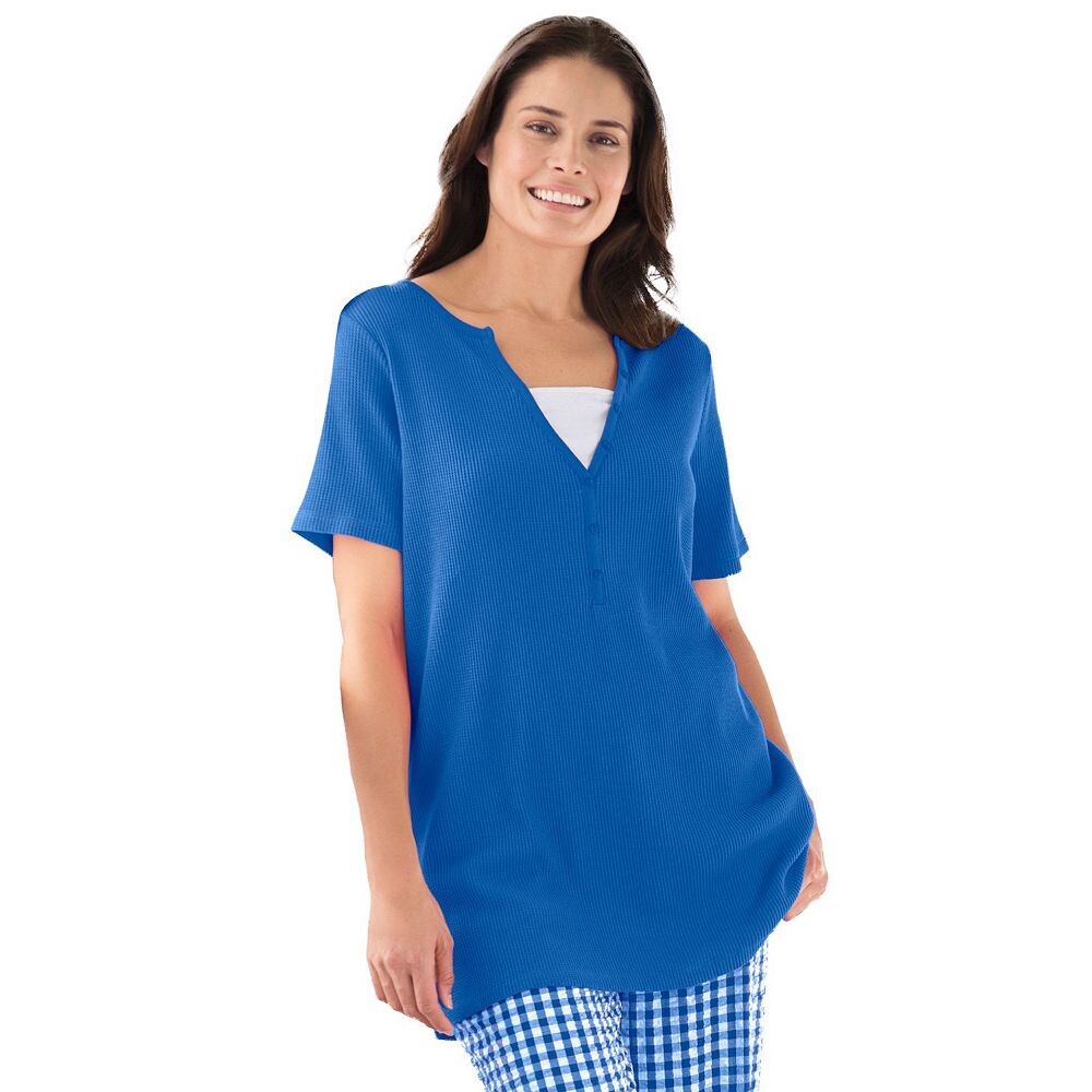 Женщина в женской теплой футболке Henley больших размеров с разрезом Woman Within, цвет Bright Cobalt
Женщина в женской теплой футболке Henley больших размеров с разрезом Woman Within, цвет Bright Cobalt