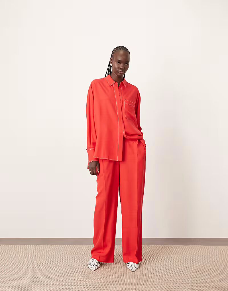 Широкие брюки с контрастной строчкой красного цвета Arrange
Широкие брюки с контрастной строчкой красного цвета Arrange