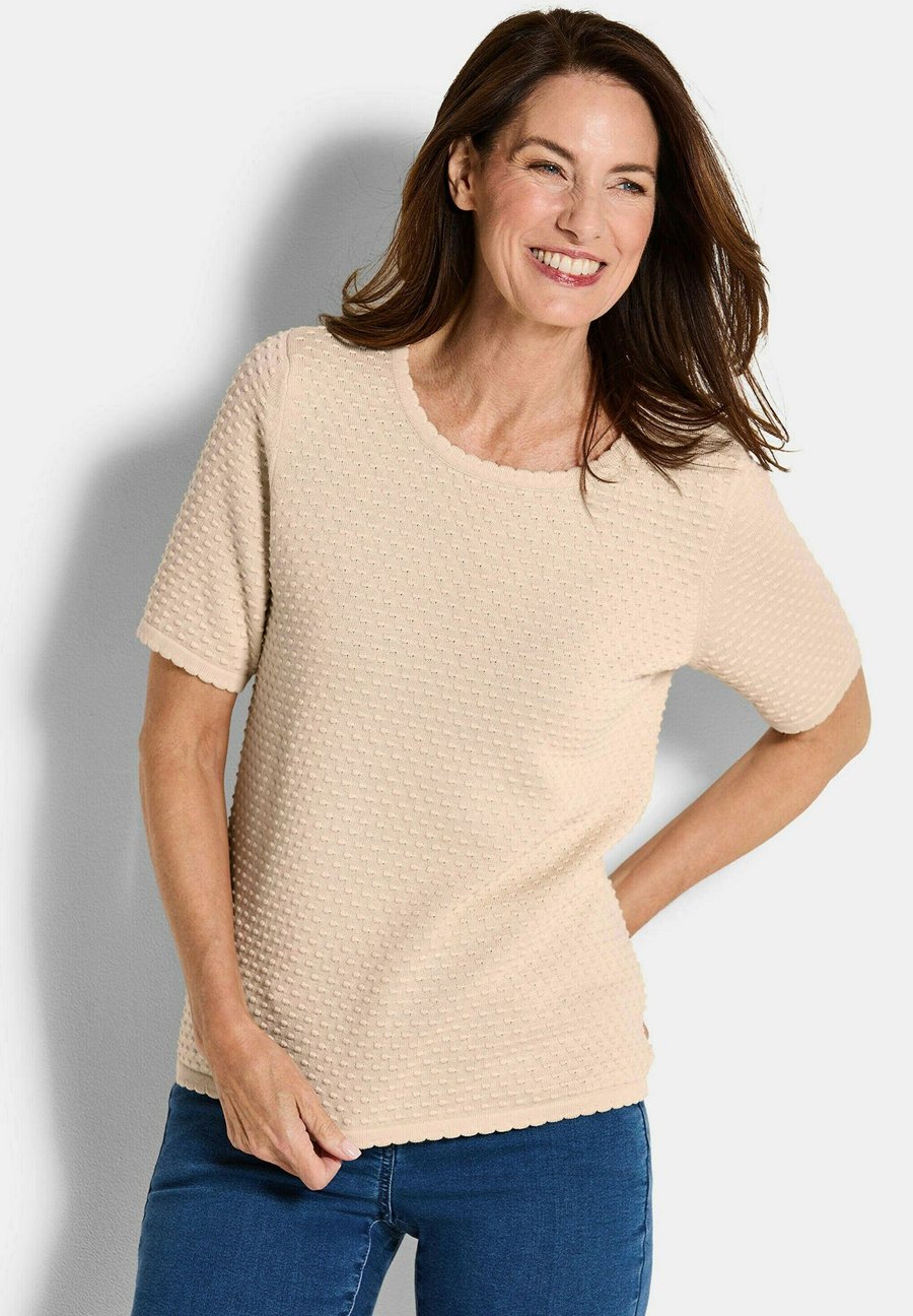 Футболка GOLDNER MIT PÜNKTCHENMUSTER, Beige
Футболка GOLDNER MIT PÜNKTCHENMUSTER, Beige