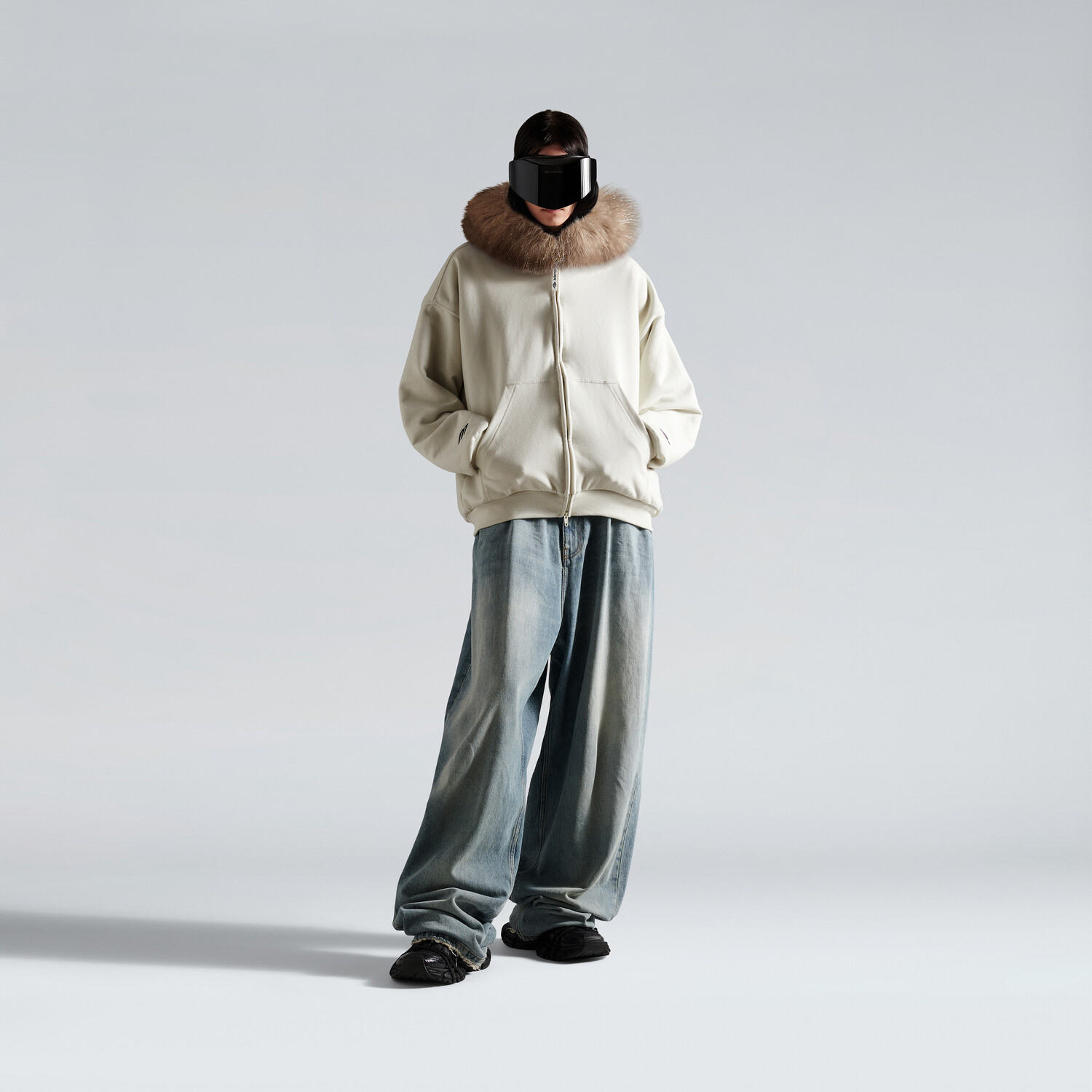 Женское пушистое худи на молнии цвета мелово-белый BALENCIAGA, мелово-белый
Женское пушистое худи на молнии цвета мелово-белый BALENCIAGA, мелово-белый