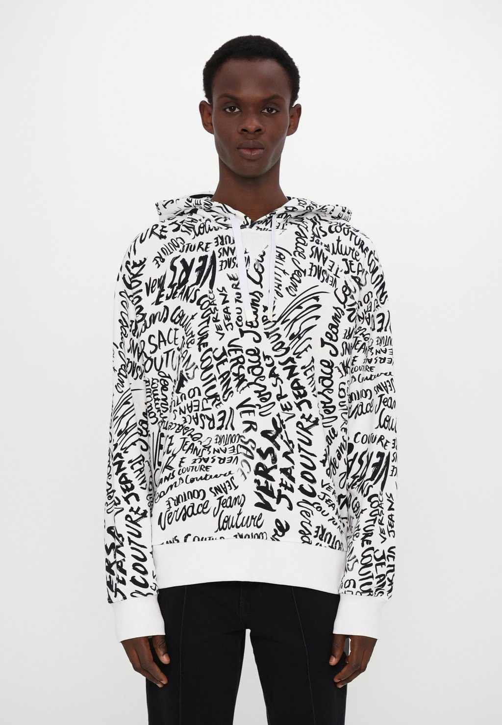 Толстовка с капюшоном LOGOMANIA CIRCLE - Sweatshirt Versace Jeans Couture, белый
Толстовка с капюшоном LOGOMANIA CIRCLE - Sweatshirt Versace Jeans Couture, белый