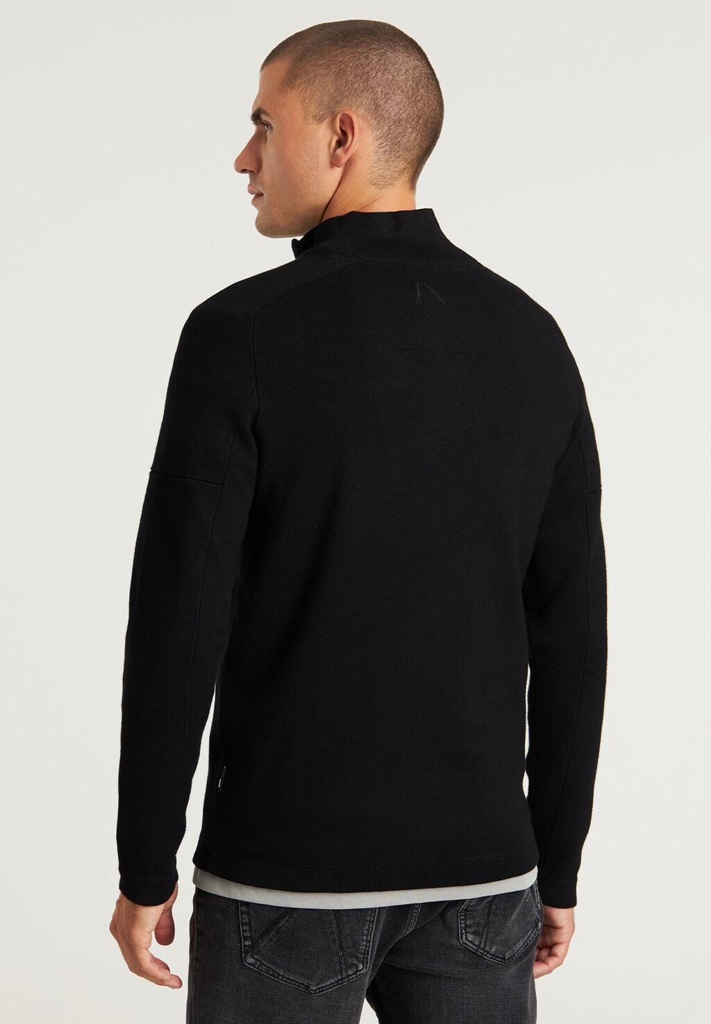 Джемпер OSCAR HALF ZIP CHASIN', черный
Джемпер OSCAR HALF ZIP CHASIN', черный