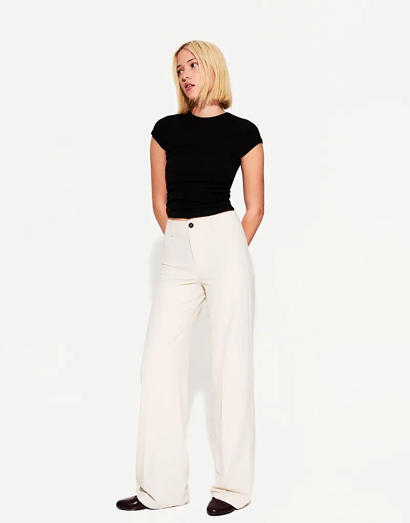 Широкие брюки Bershka белого цвета
Широкие брюки Bershka белого цвета