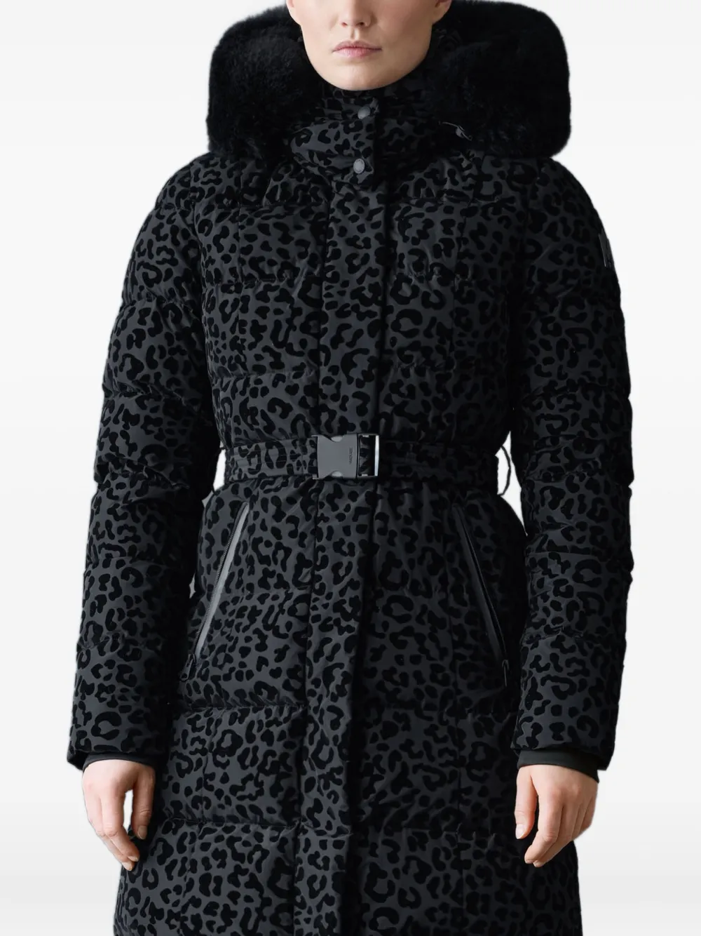 Пуховик Calina-Flpz с капюшоном и поясом Mackage, черный
Пуховик Calina-Flpz с капюшоном и поясом Mackage, черный