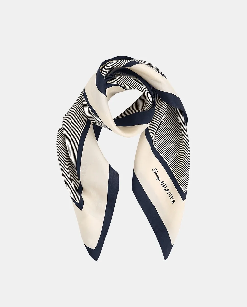 Шелковый платок темно-синего цвета Tommy Hilfiger
Шелковый платок темно-синего цвета Tommy Hilfiger