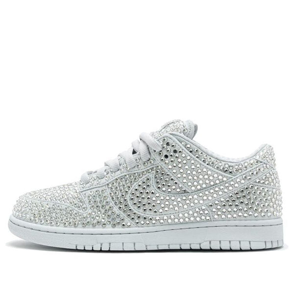 Кроссовки x кактусовый блошиный рынок x swarovski dunk low Nike, белый
Кроссовки x кактусовый блошиный рынок x swarovski dunk low Nike, белый