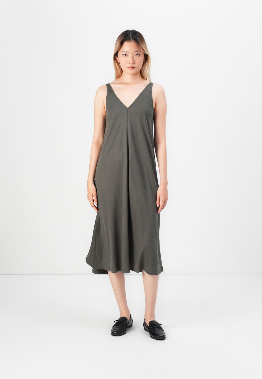 Платье PARFOIS DRESS JUHNO, Khaki
Платье PARFOIS DRESS JUHNO, Khaki