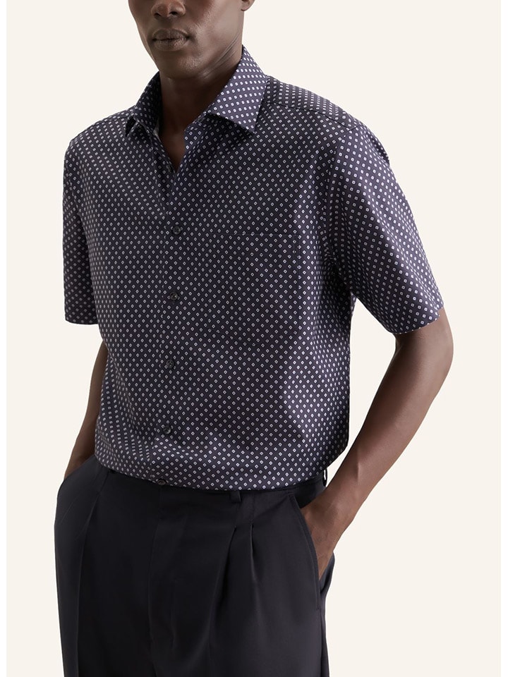 Seidensticker Темно-синяя рубашка
Seidensticker Темно-синяя рубашка