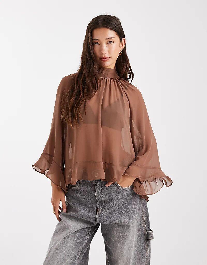 Шифоновая блузка New Look с рюшами коричневого цвета
Шифоновая блузка New Look с рюшами коричневого цвета