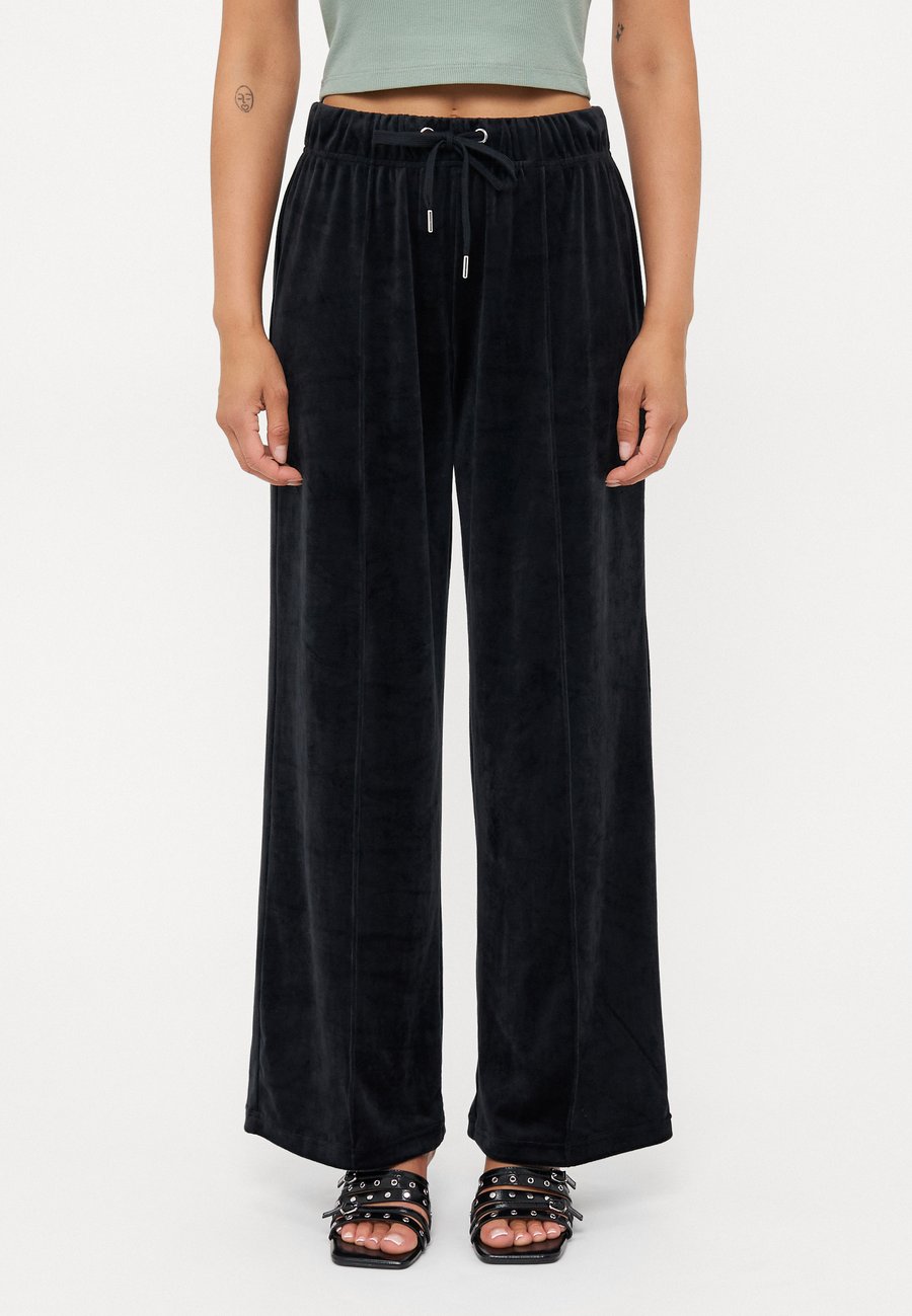 Брюки ONLY Petite ONLREBEL PIN, Black
Брюки ONLY Petite ONLREBEL PIN, Black