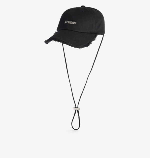 Кепка из хлопкового твила La casquette artichaut с металлической бляшкой и логотипом Jacquemus, черный
Кепка из хлопкового твила La casquette artichaut с металлической бляшкой и логотипом Jacquemus, черный