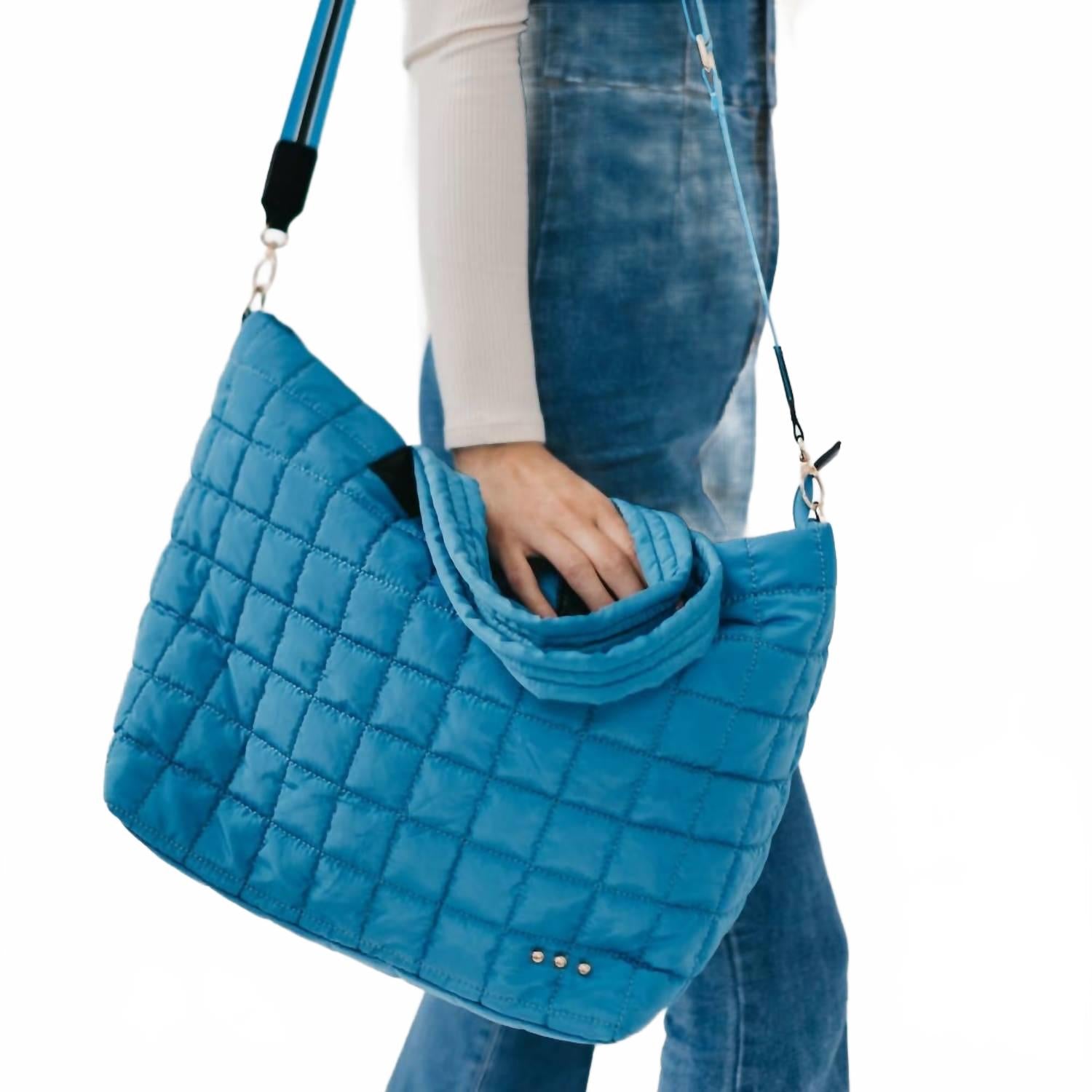 Сумка-кроссбоди Day Dreamer с стеганым узором в голубом цвете Pretty Simple
Сумка-кроссбоди Day Dreamer с стеганым узором в голубом цвете Pretty Simple