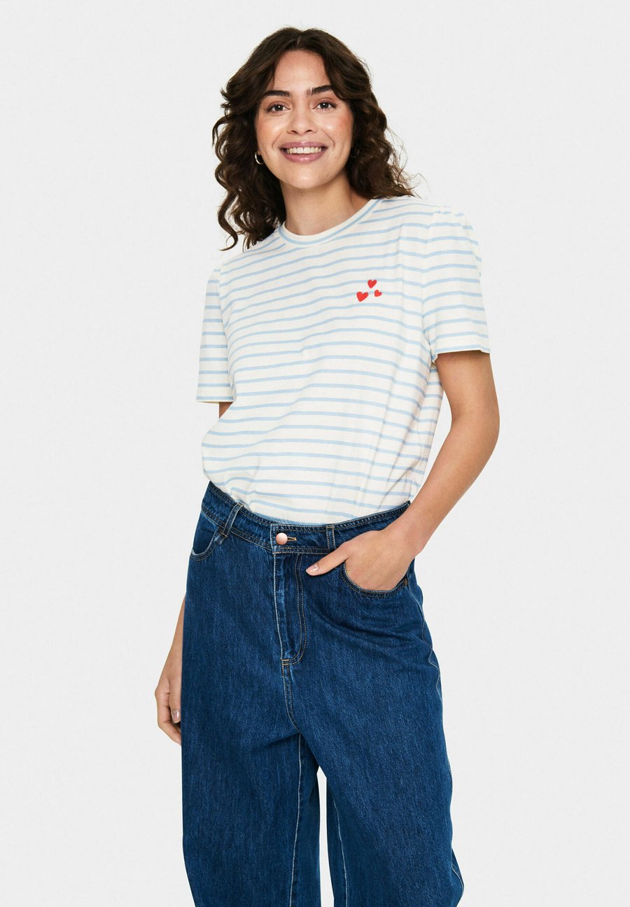 Футболка Saint Tropez JUCIASZ, Airyblue White Stripe/Blue, Белый, Футболка Saint Tropez JUCIASZ, Airyblue White Stripe/Blue
Футболка Saint Tropez JUCIASZ, Airyblue White Stripe/Blue, Белый, Футболка Saint Tropez JUCIASZ, Airyblue White Stripe/Blue