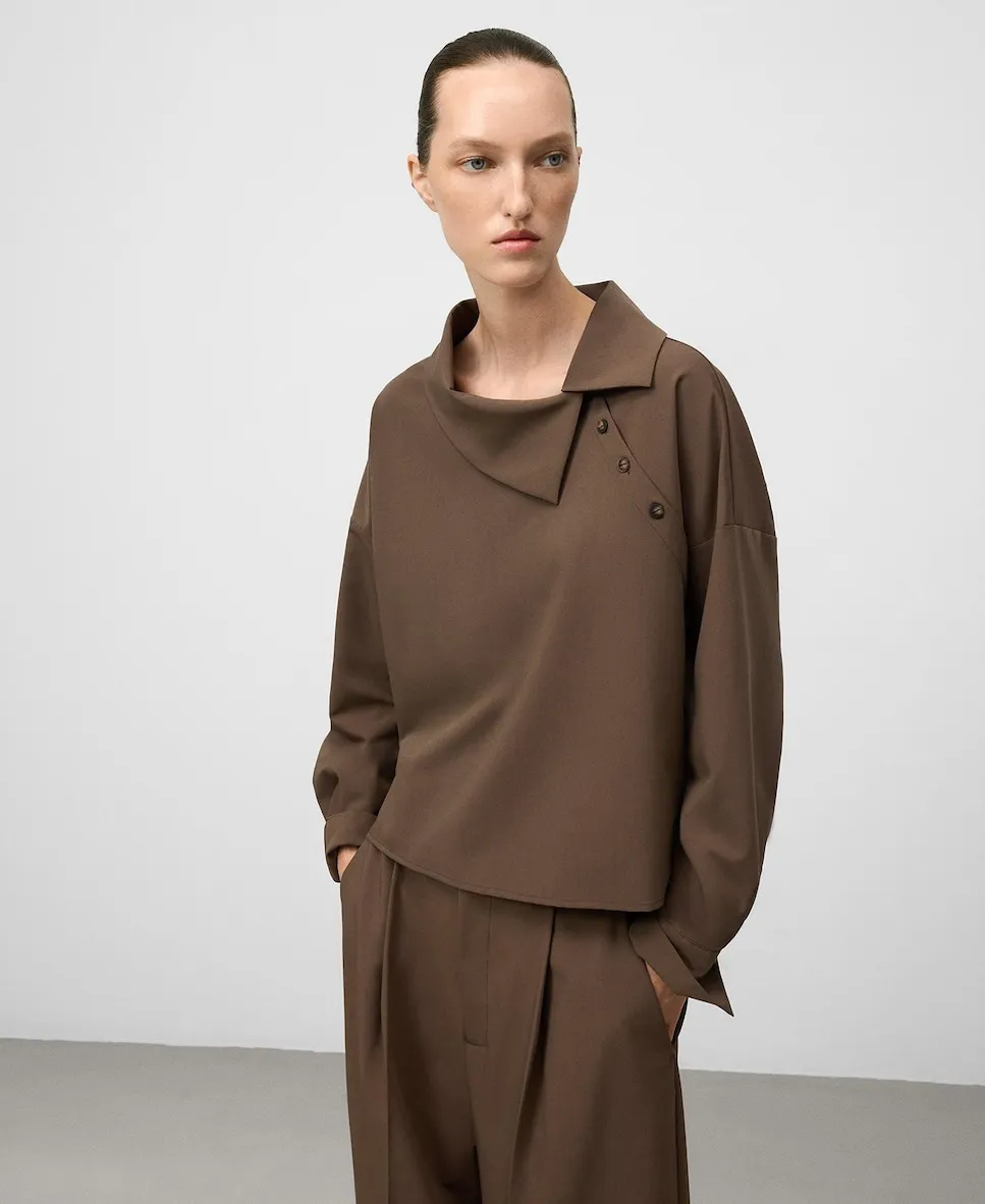Женская рубашка с асимметричным воротником-отложным Adolfo Dominguez, коричневый
Женская рубашка с асимметричным воротником-отложным Adolfo Dominguez, коричневый