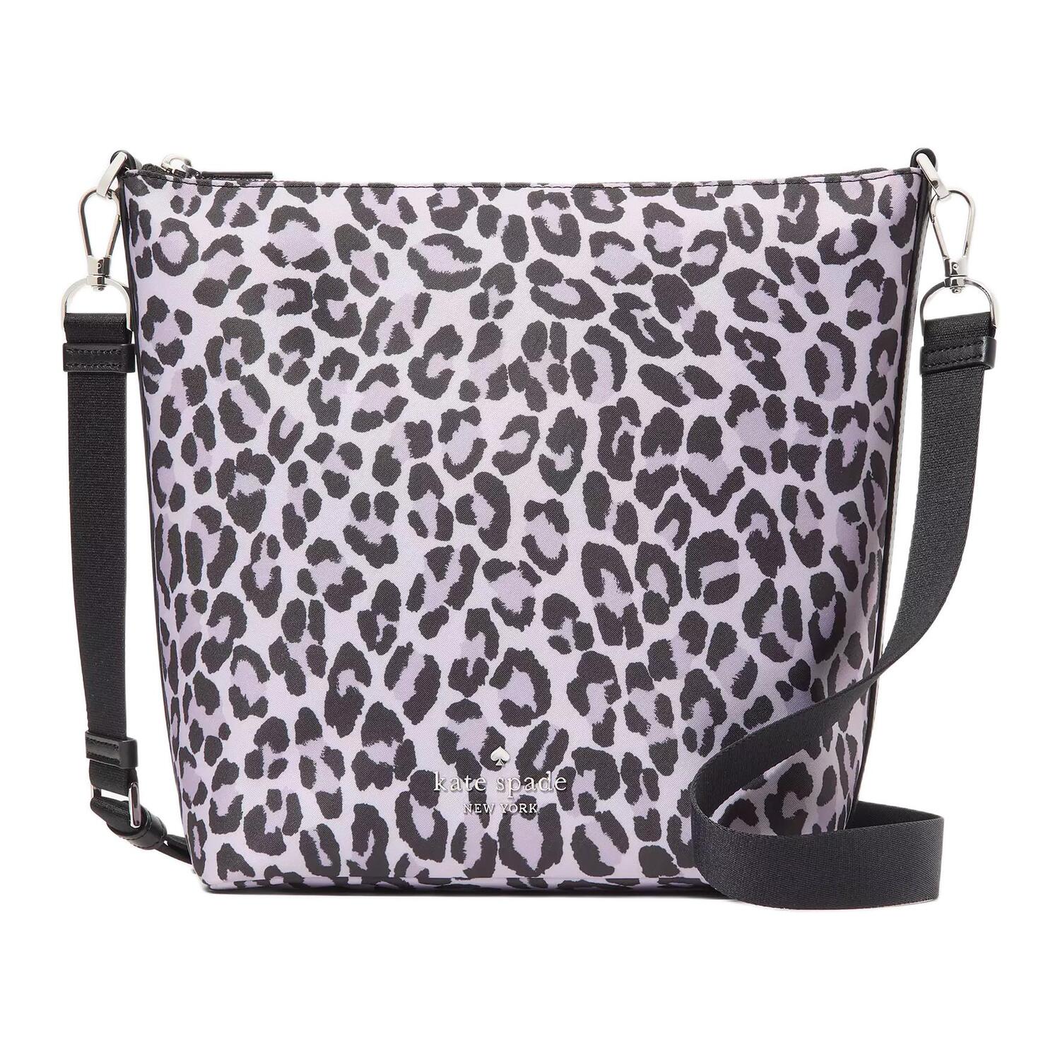 Kate Spade Чемодан из переработанного нейлона через плечо
Kate Spade Чемодан из переработанного нейлона через плечо