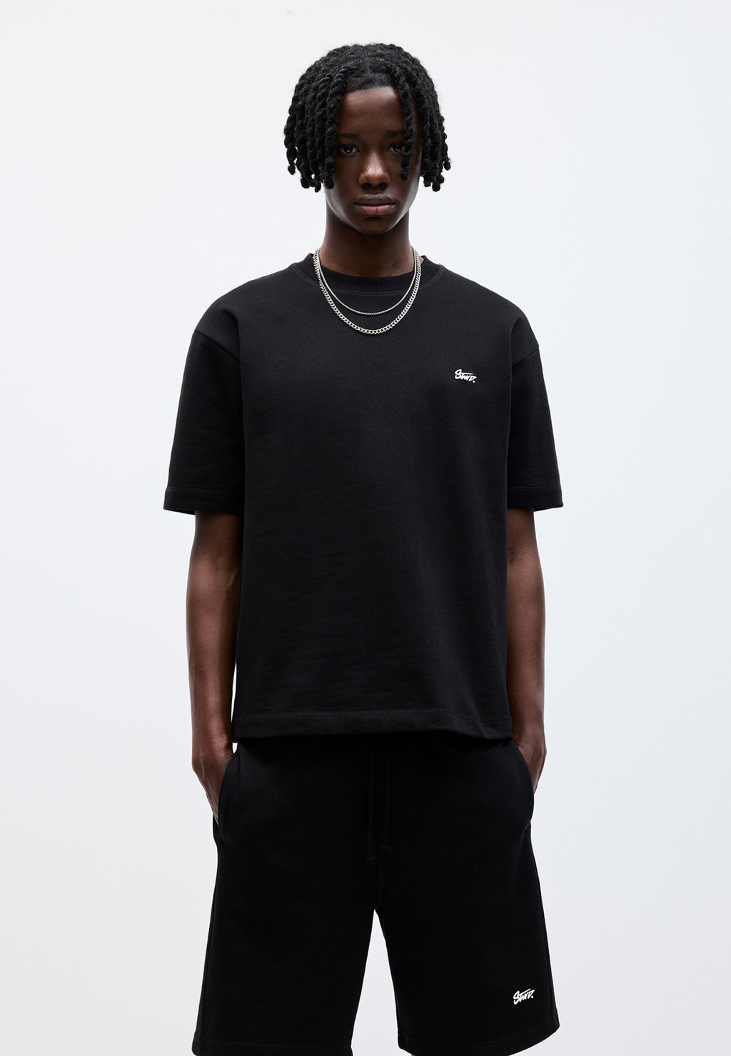 Базовая футболка PULL&BEAR, черный
Базовая футболка PULL&BEAR, черный