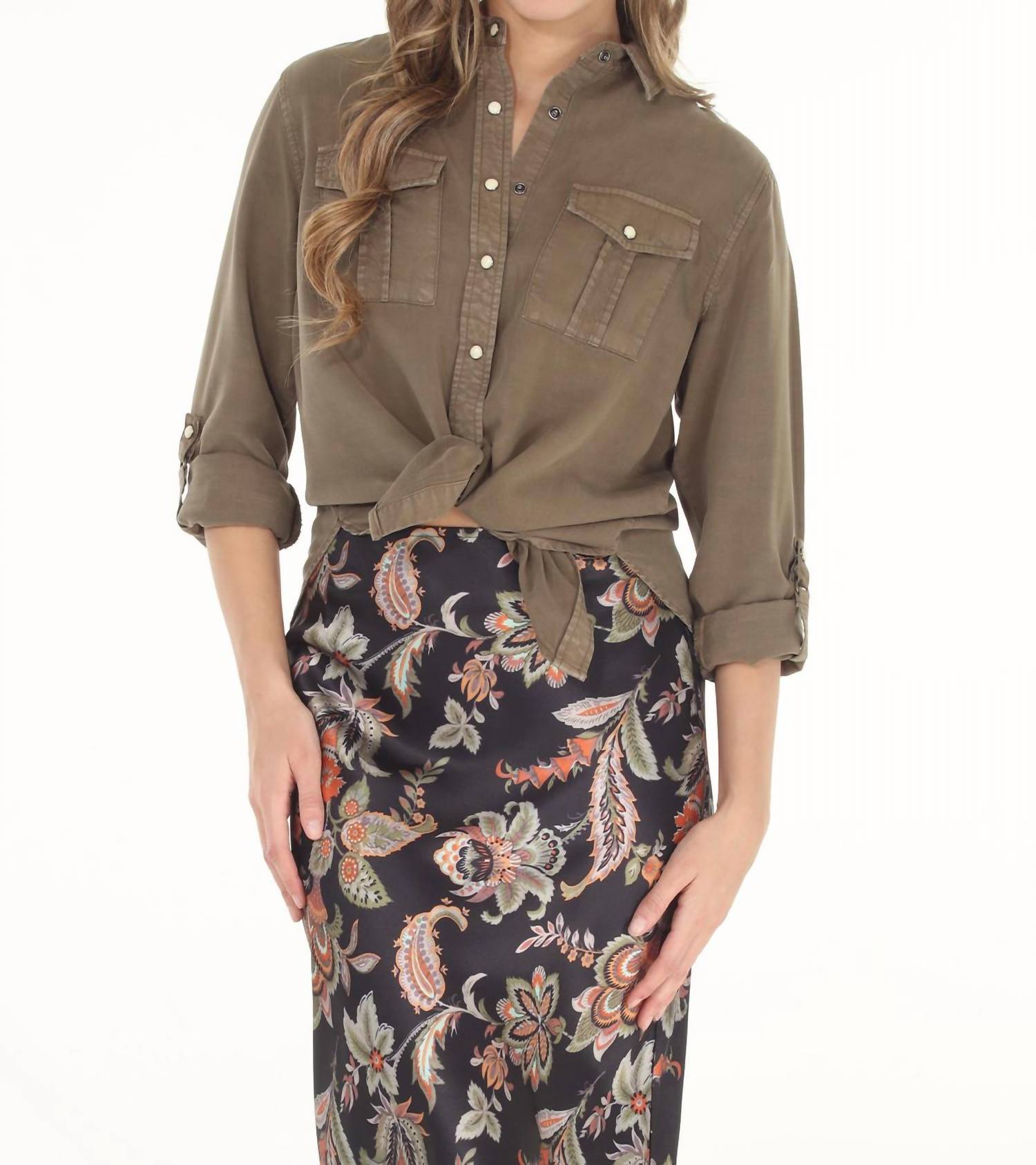 Рубашка с длинным рукавом из тенсела с застежкой на пуговицы, оливковая PAPARAZZI
Рубашка с длинным рукавом из тенсела с застежкой на пуговицы, оливковая PAPARAZZI