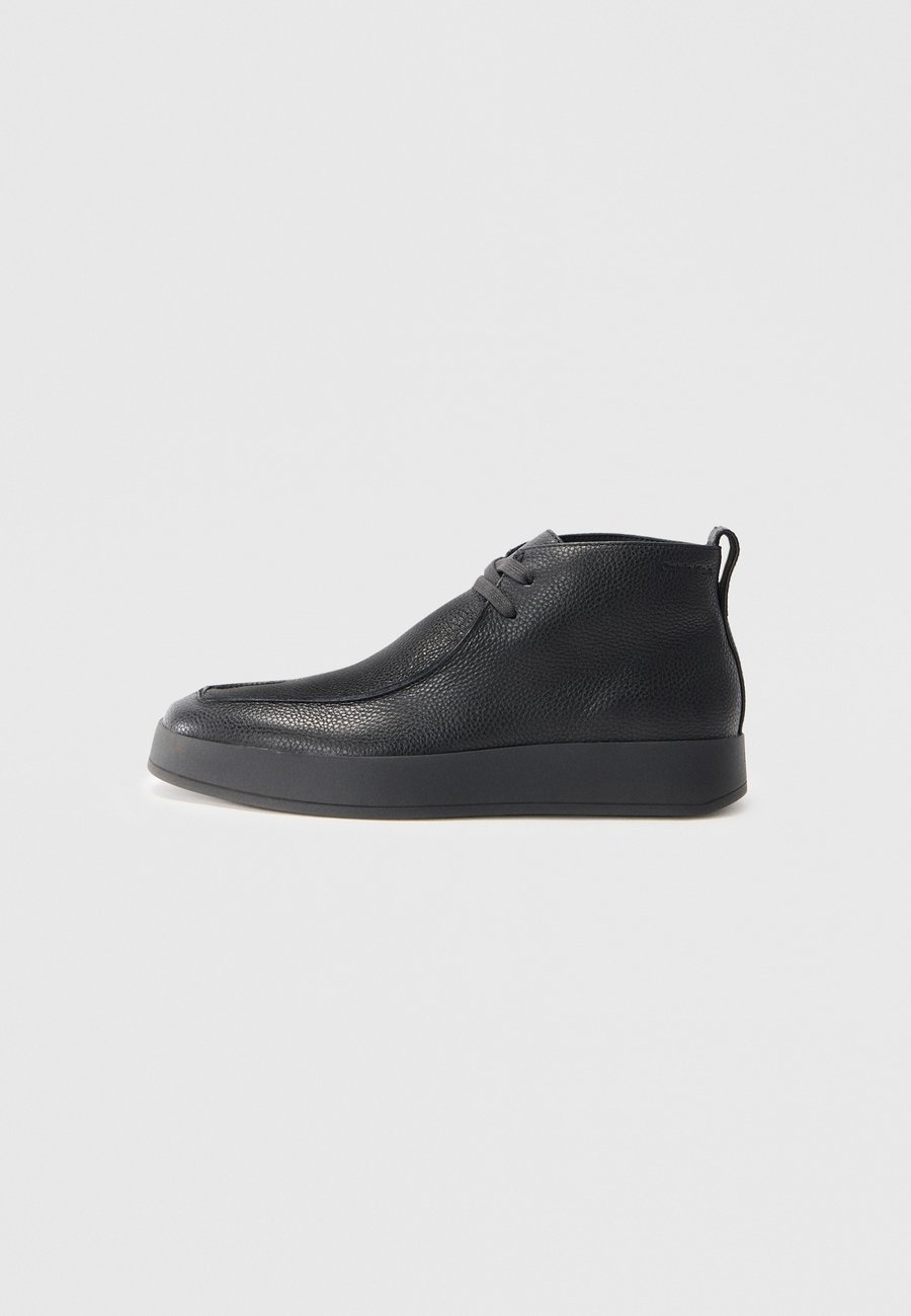 Ботинки Calvin Klein HYBRID CUP APRON, Triple Black/Black
Ботинки Calvin Klein HYBRID CUP APRON, Triple Black/Black