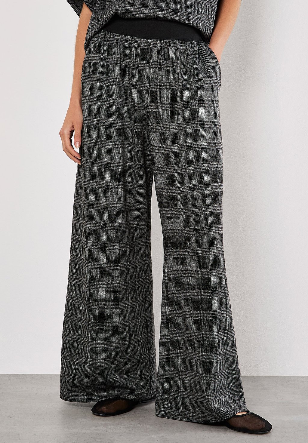 Брюки CHECK PRINT WIDE LEG Apricot, серый
Брюки CHECK PRINT WIDE LEG Apricot, серый