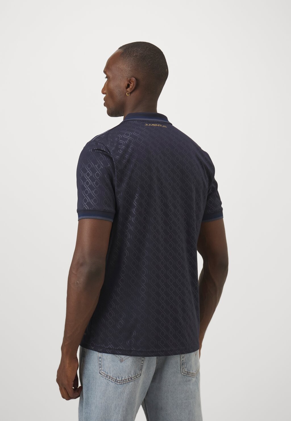 Футбольная майка JUVENTUS TURIN 24/25 3RD adidas, темно-синий
Футбольная майка JUVENTUS TURIN 24/25 3RD adidas, темно-синий