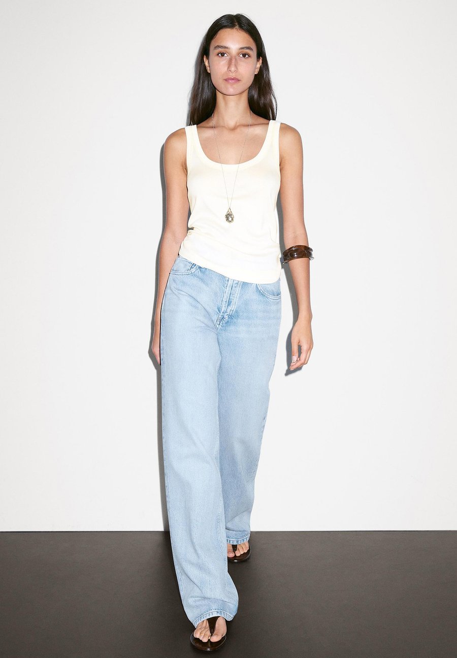 Топ Massimo Dutti STRAPPY ROUND NECK, Beige
Топ Massimo Dutti STRAPPY ROUND NECK, Beige