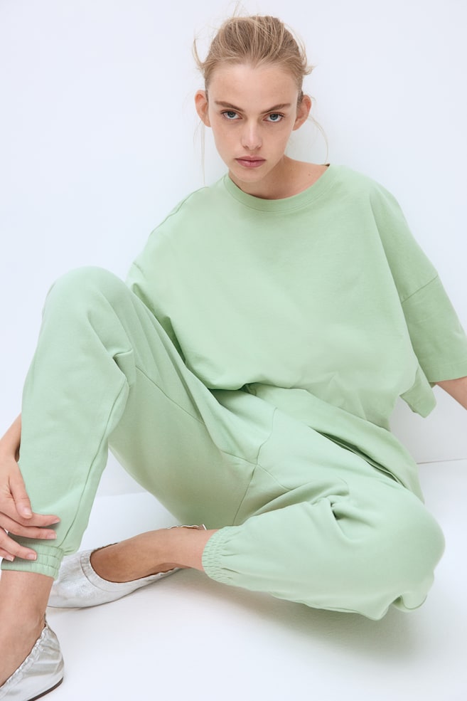 Спортивные штаны с высокой талией H&M, зеленый
Спортивные штаны с высокой талией H&M, зеленый