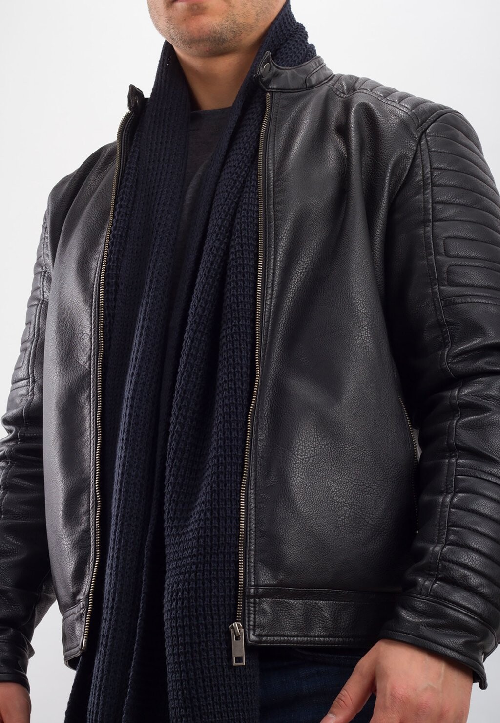 Шарф ROUGH SCARF – SCHAL Manufaktur13, темно-синий 
Шарф ROUGH SCARF – SCHAL Manufaktur13, темно-синий