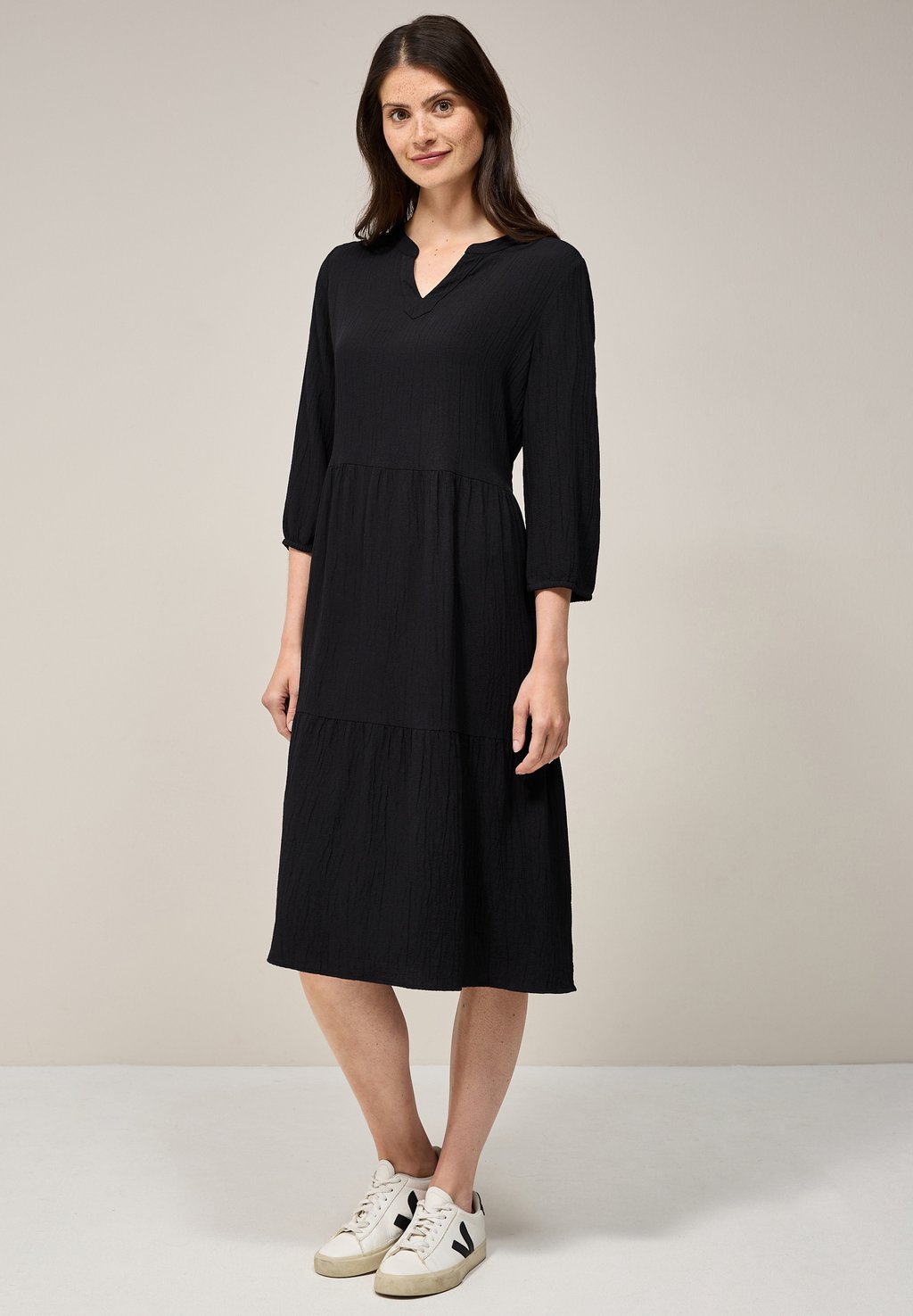 Повседневное платье MIT VOLANTS Cecil, черный
Повседневное платье MIT VOLANTS Cecil, черный