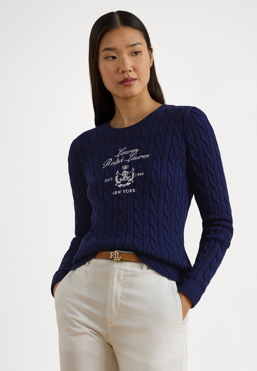 Джемпер Lauren Ralph Lauren EMBROIDERED-CREST CABLE-KNIT SWEATER, Refined Navy/Dark Blue
Джемпер Lauren Ralph Lauren EMBROIDERED-CREST CABLE-KNIT SWEATER, Refined Navy/Dark Blue