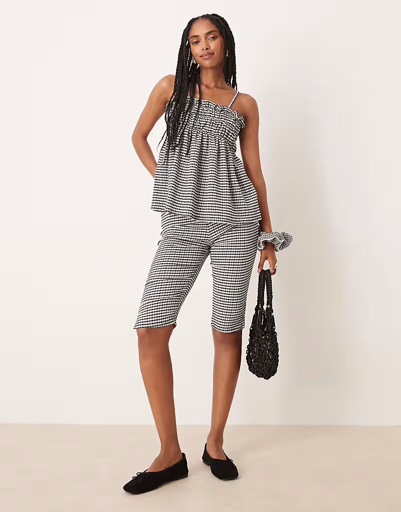 Леггинсы-капри в однотонную клетку Asos Design
Леггинсы-капри в однотонную клетку Asos Design