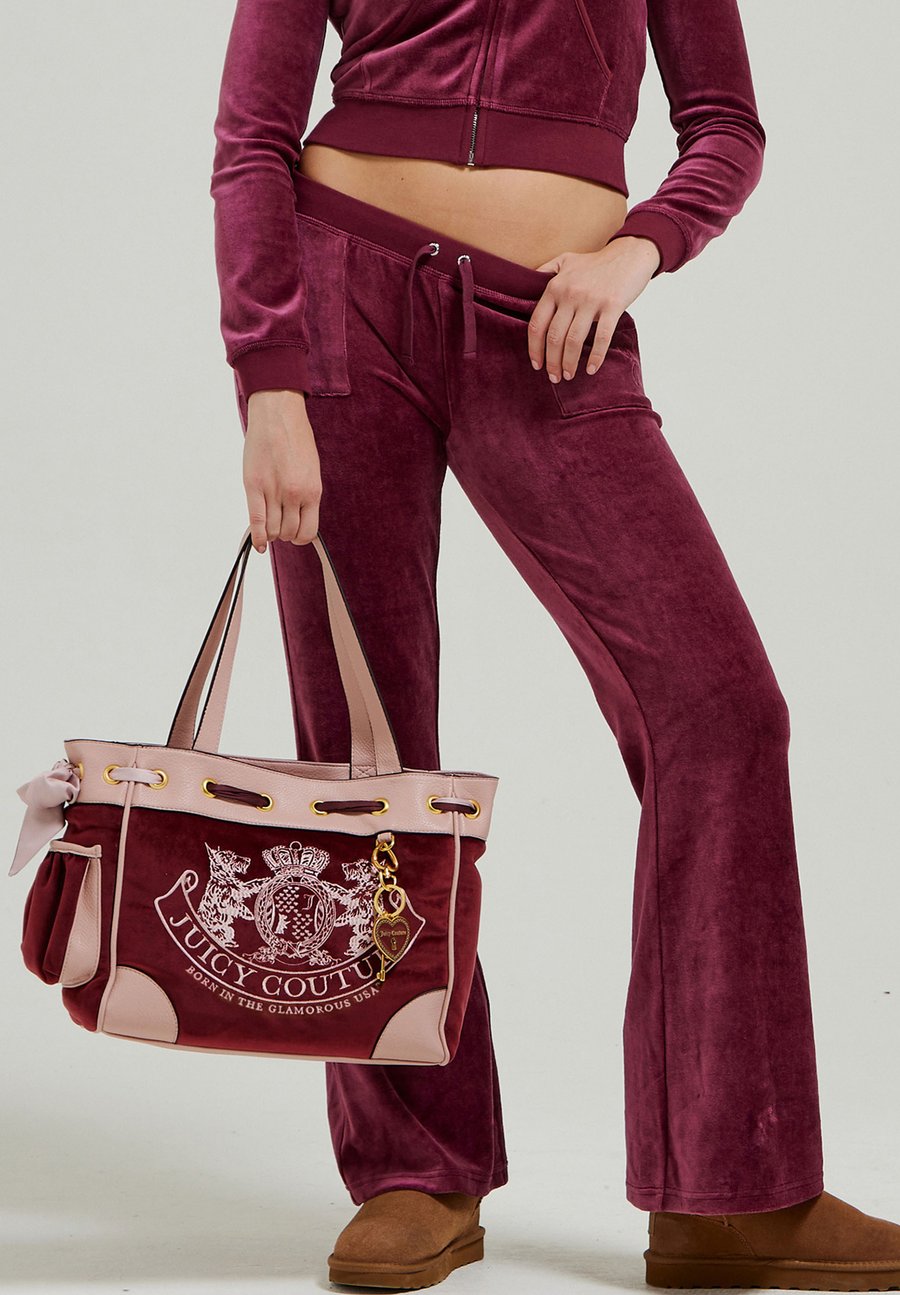 Сумка Juicy Couture DAYDREAMER, Dark Red
Сумка Juicy Couture DAYDREAMER, Dark Red