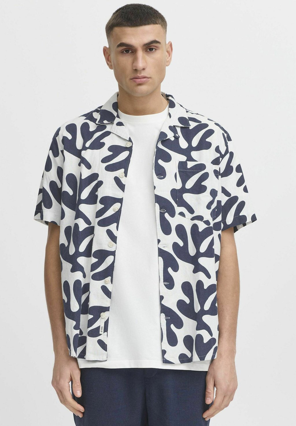 Рубашка SDOLAVI Solid, белый
Рубашка SDOLAVI Solid, белый