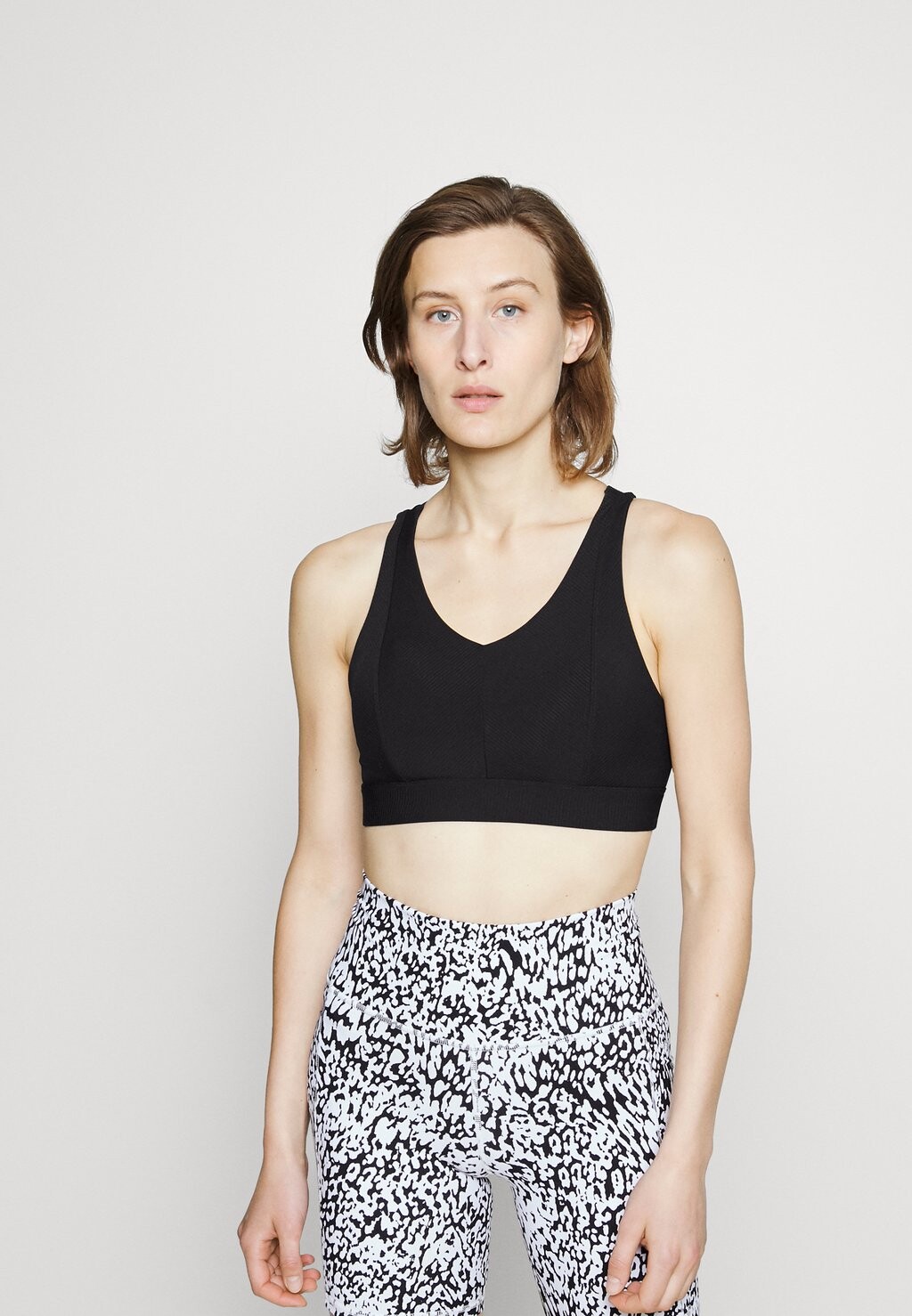 Спортивный бюстгальтер со средней поддержкой ONLY Play, черный 
Спортивный бюстгальтер со средней поддержкой ONLY Play, черный