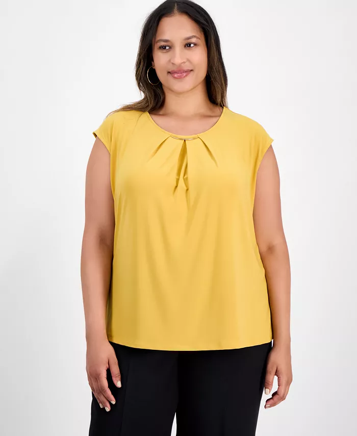 Топ без рукавов с плиссировкой и вырезом большого размера Kasper, желтый
Топ без рукавов с плиссировкой и вырезом большого размера Kasper, желтый