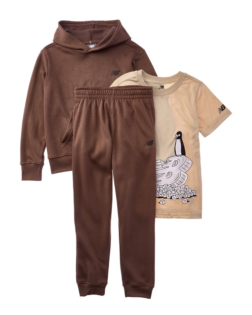 Комплект New Balance из 3 предметов: флисовая толстовка, футболка и спортивные штаны, коричневый
Комплект New Balance из 3 предметов: флисовая толстовка, футболка и спортивные штаны, коричневый