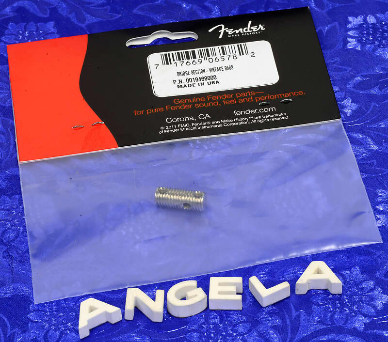 Седло Fender Vintage с резьбой для бас-бриджа, 0019469000 Fender '50s-'60s Style Threaded Bass Bridge Saddle 001-9469-000 
Седло Fender Vintage с резьбой для бас-бриджа, 0019469000 Fender '50s-'60s Style Threaded Bass Bridge Saddle 001-9469-000