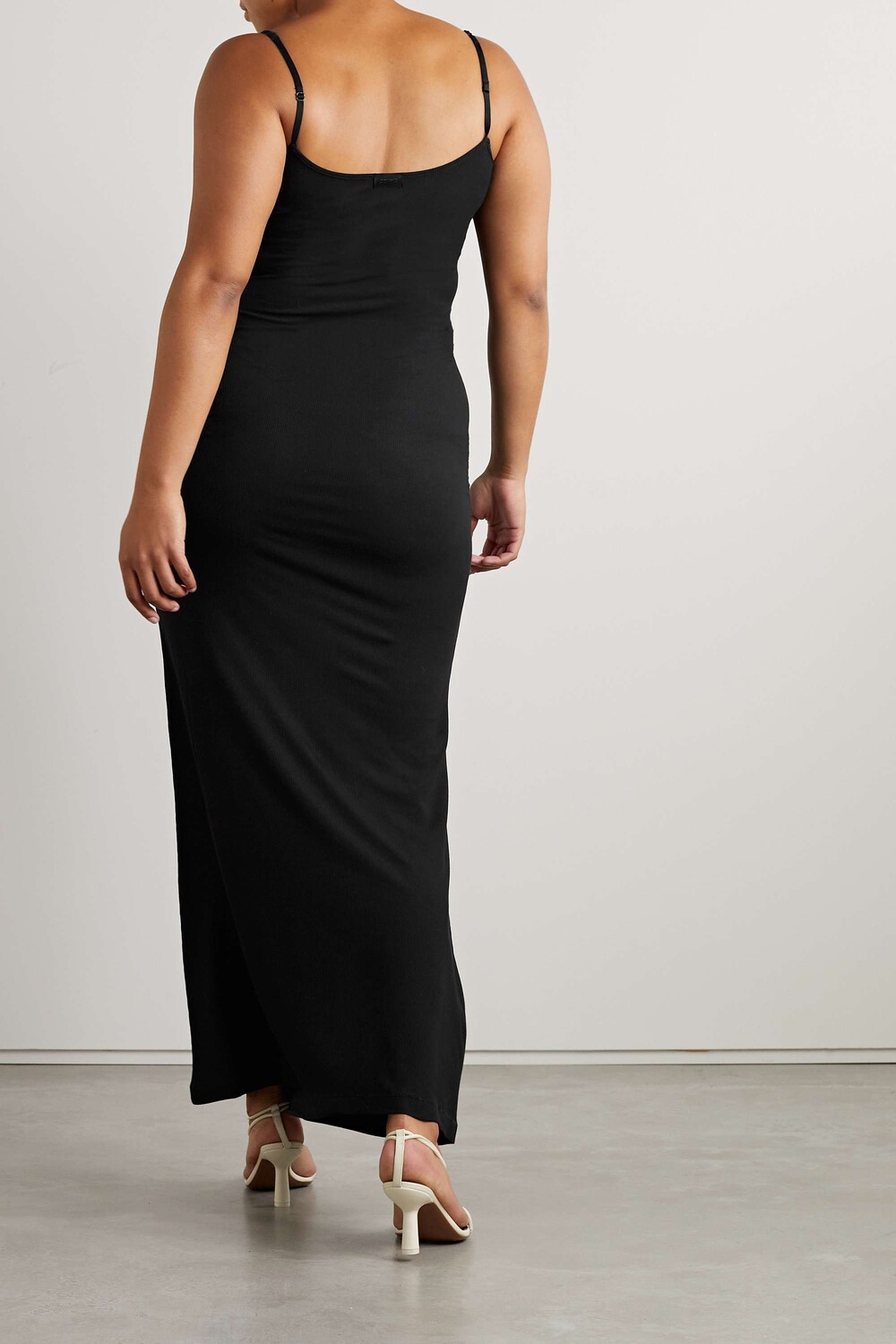 SKIMS Комбинация Soft Lounge Rib Long Slip - Onyx, черный
SKIMS Комбинация Soft Lounge Rib Long Slip - Onyx, черный