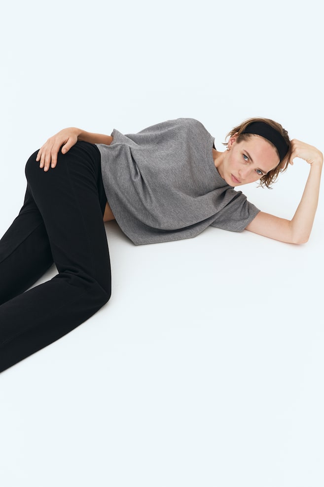 Футболка свободного покроя из трикотажного полотна интерлок H&M, серый
Футболка свободного покроя из трикотажного полотна интерлок H&M, серый