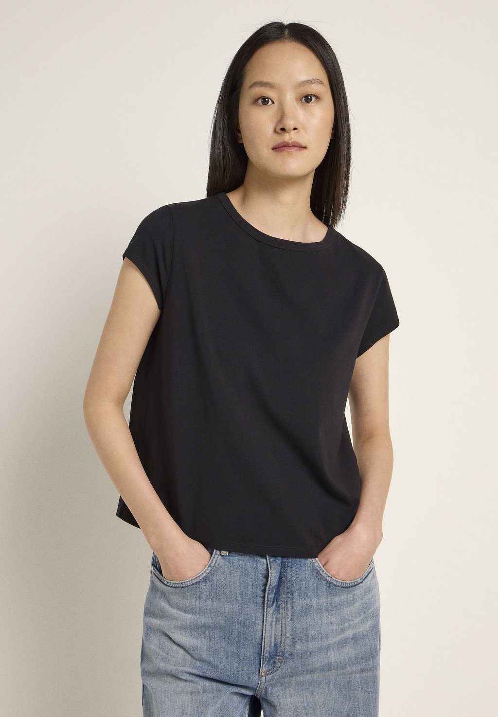 Базовая футболка LANIUS, черный
Базовая футболка LANIUS, черный